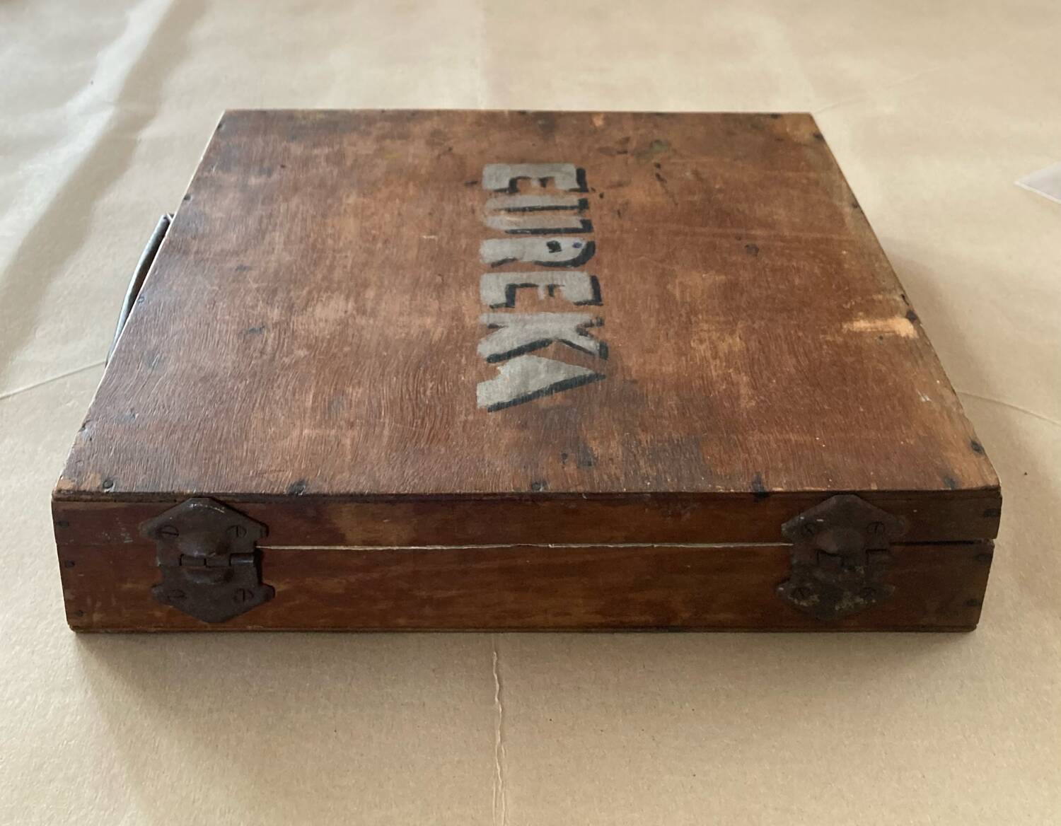 EURÊKA handcrafted games case from the early 20th century