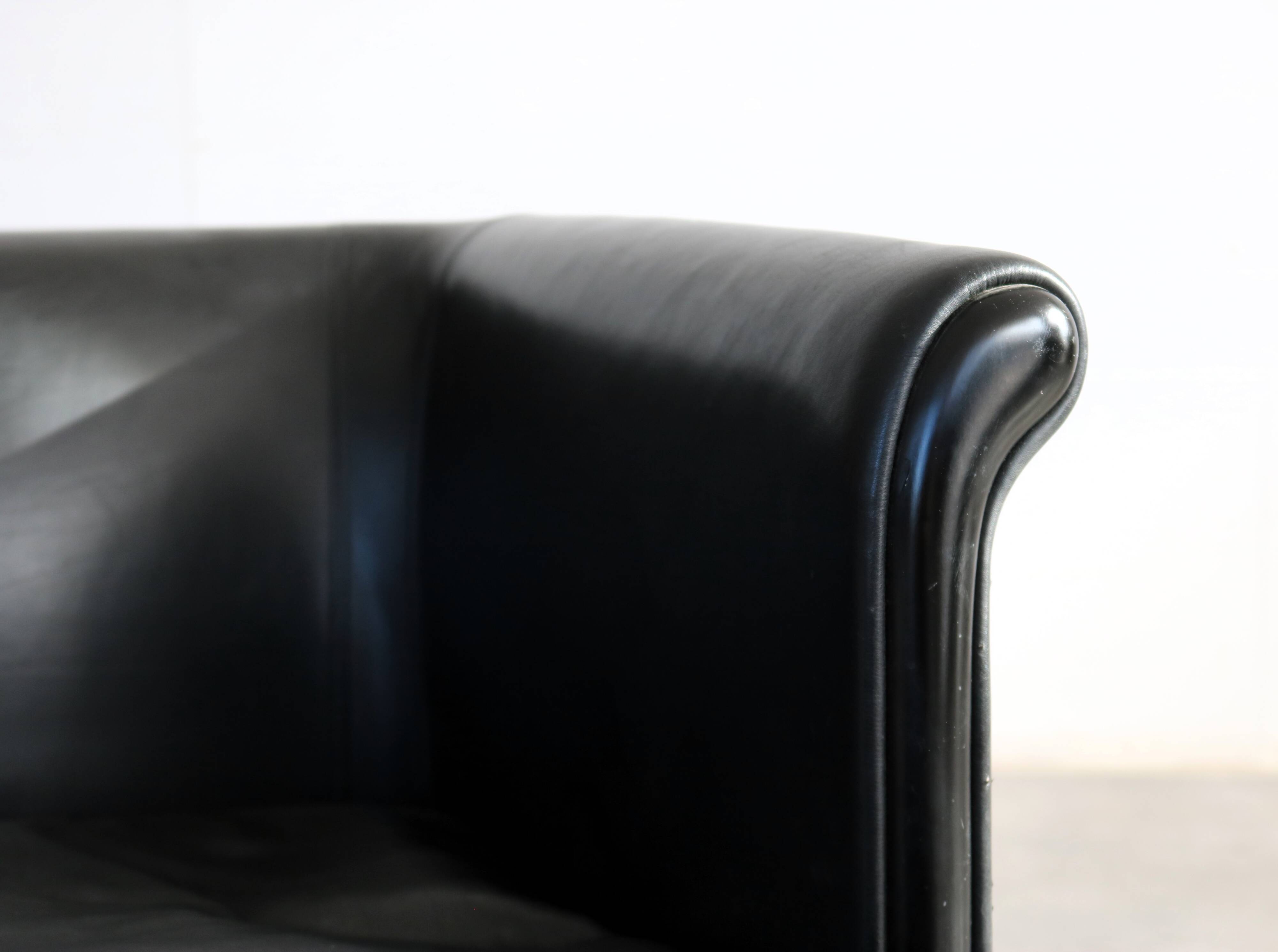 vintage sofa + ottoman | sitting area | A. Citterio | Moroso