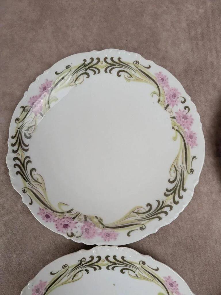 Set of 5 Limoges porcelain dessert plates in Art Nouveau style.