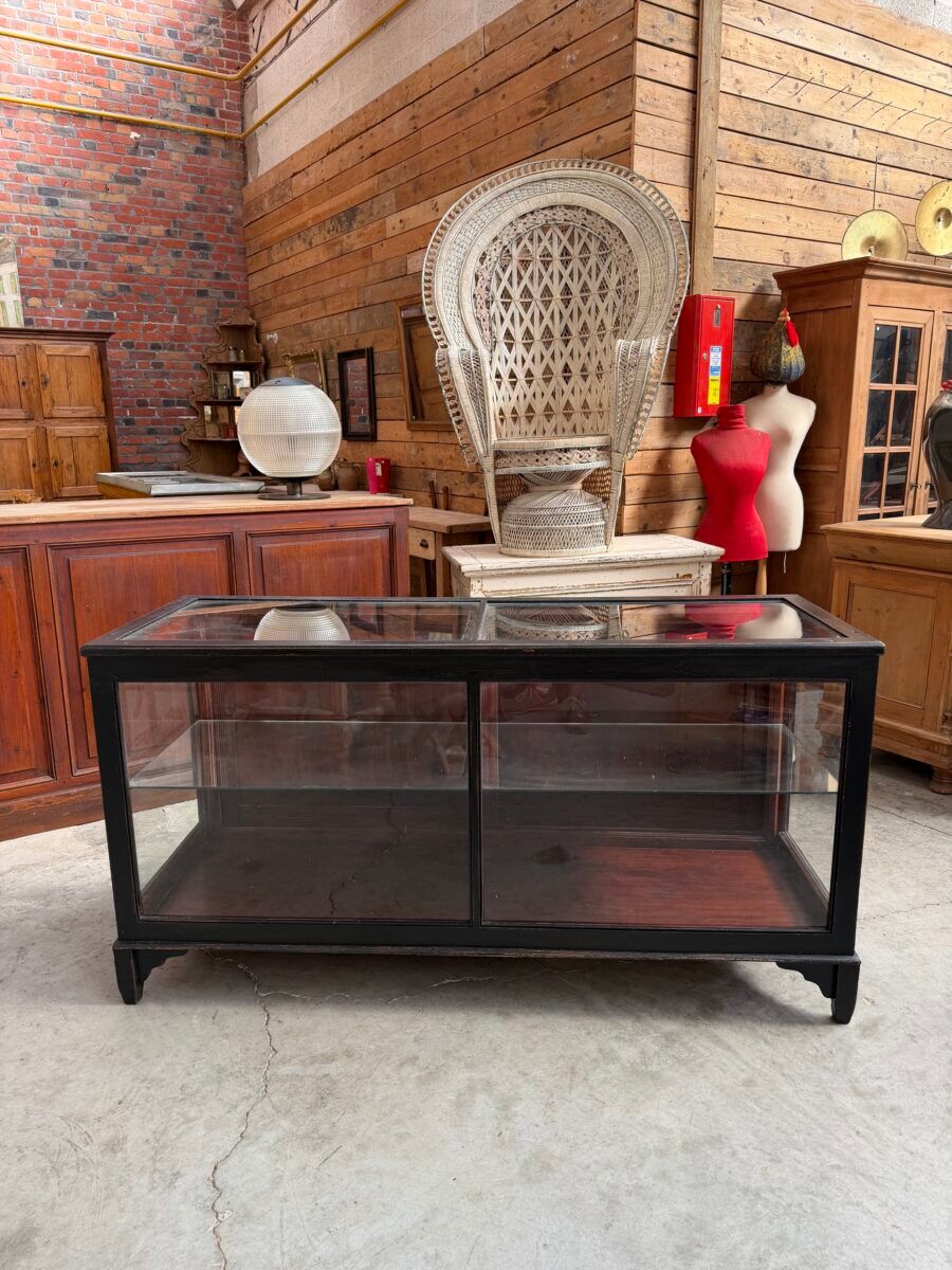 Showcase counter from the early 20th century.
