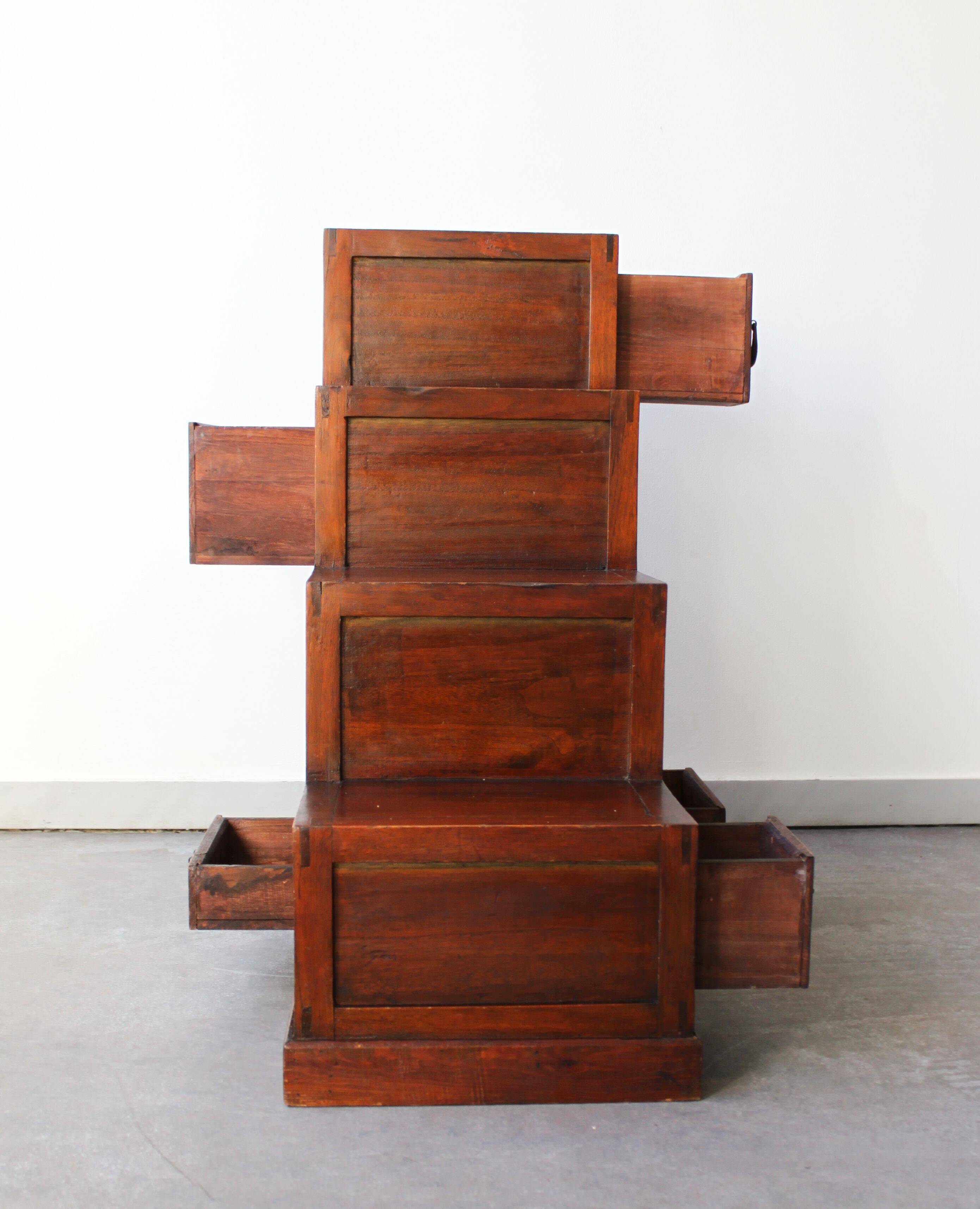 Meuble escaliers, en bois massif, mid century.