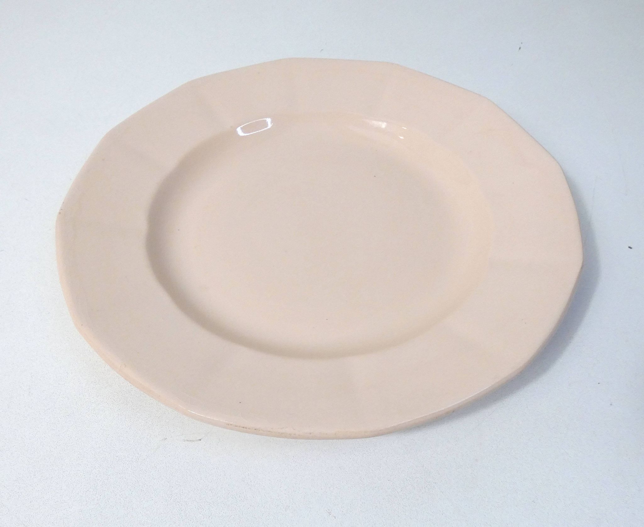 Assiette de présentation Digoin Sarreguemines rose poudré