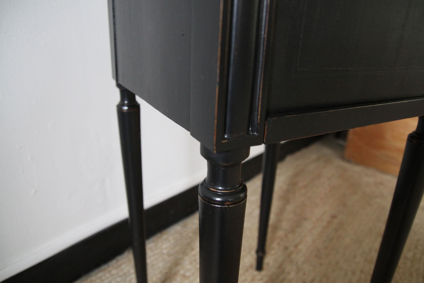 Black bedside Henri II