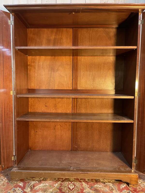 Bookcase - English display cabinet in mahogany and brass