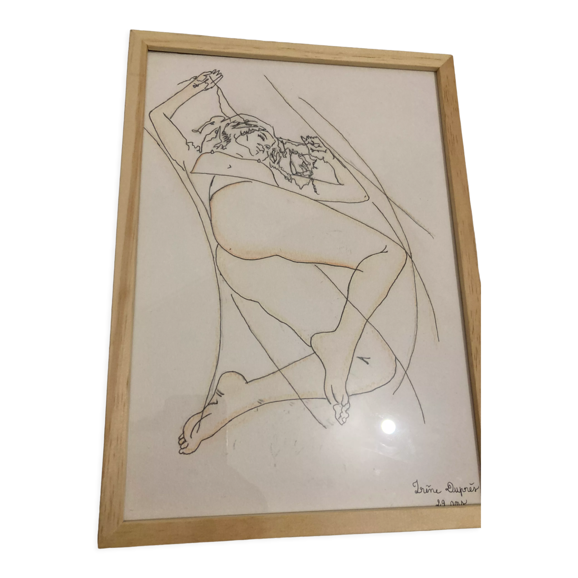 Femme allongée sur le dos
