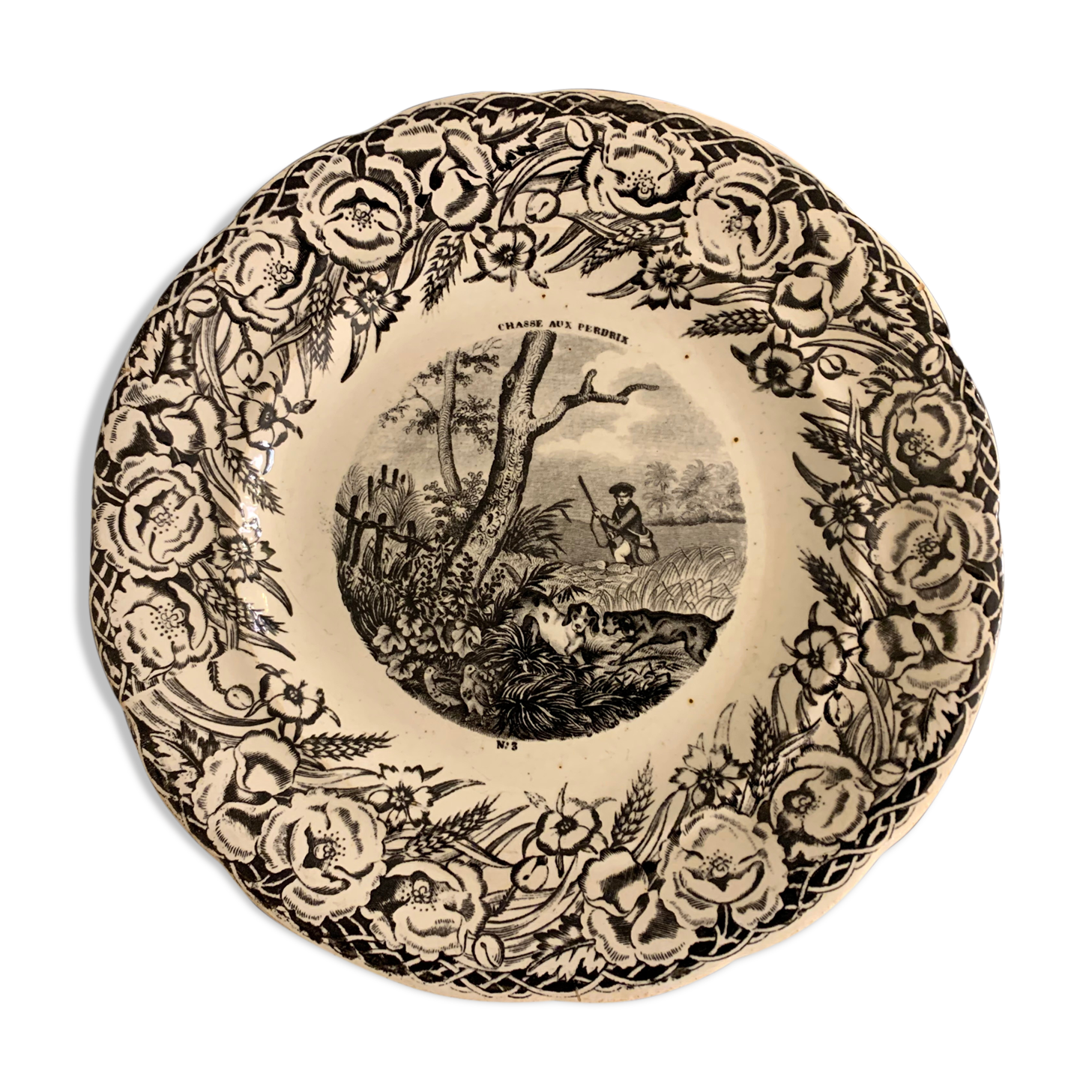 Dessert plate on partridge hunting, Gien 19th century