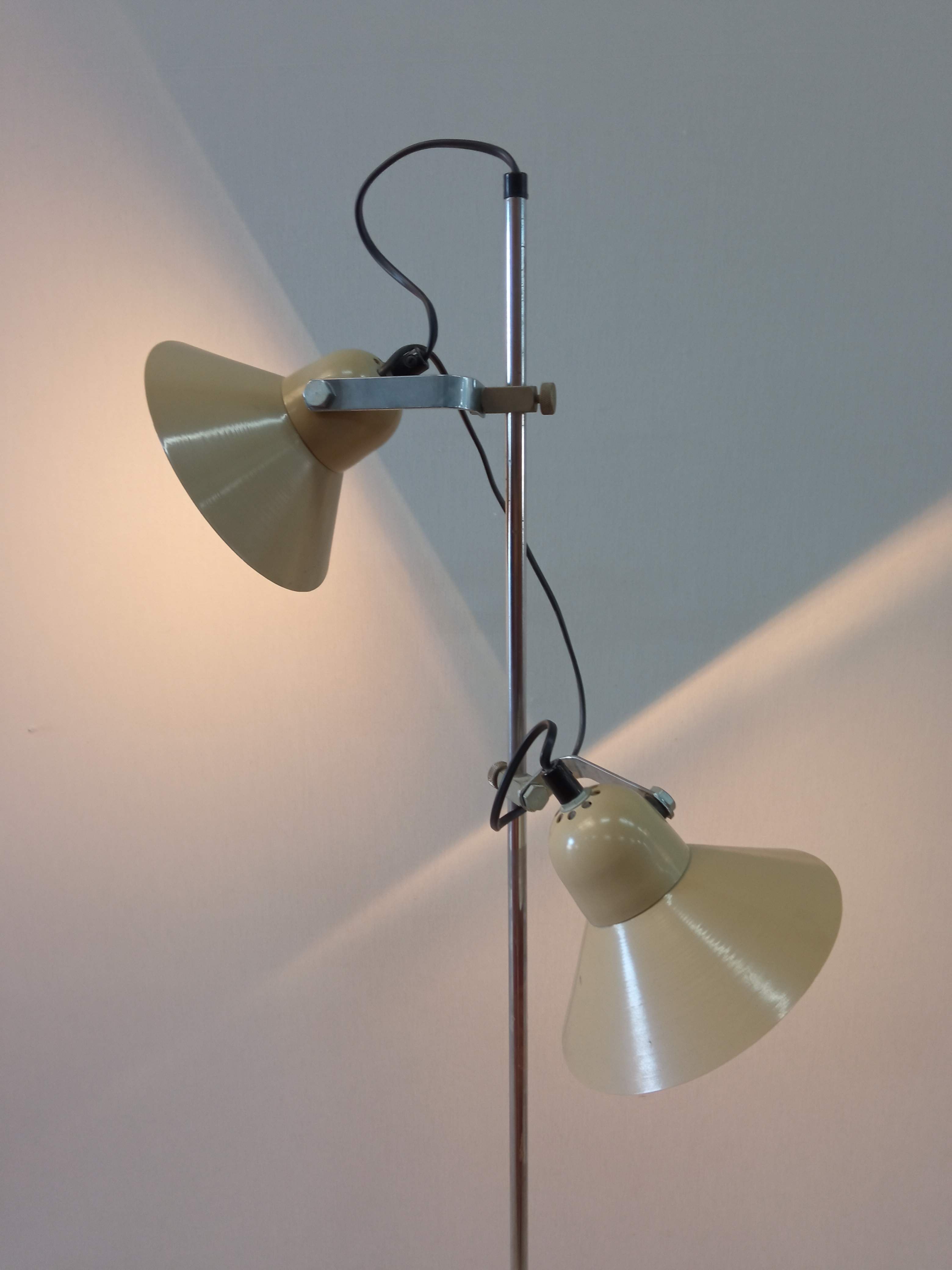 Two-burner floor lamp from the 60s and 70s