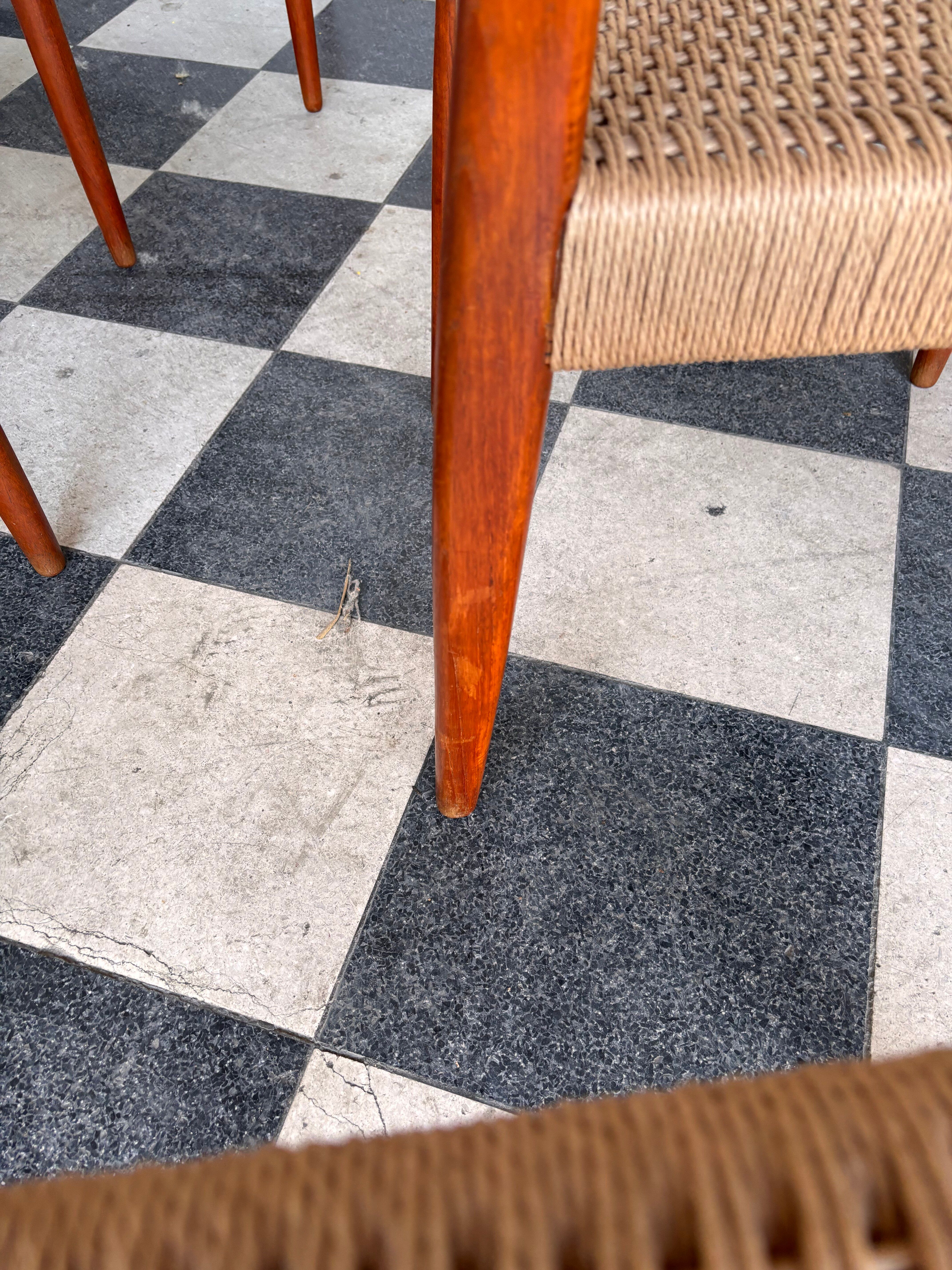 Set of 6 Fristho chairs in teak and rope.