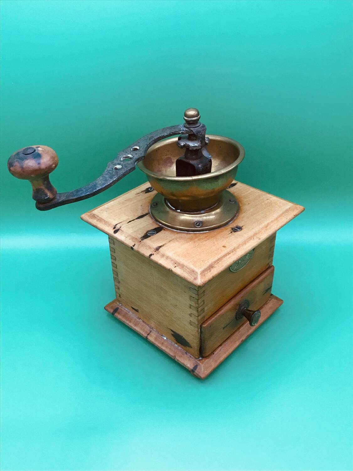 Coffee and pepper grinder