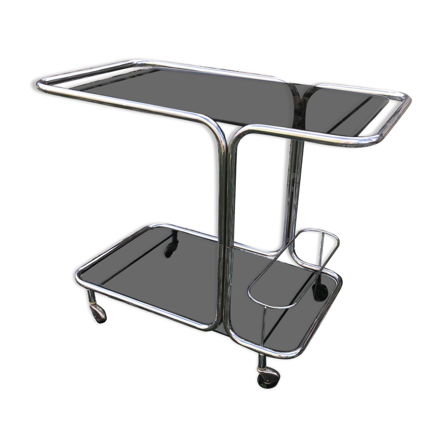 Smoked glass serving