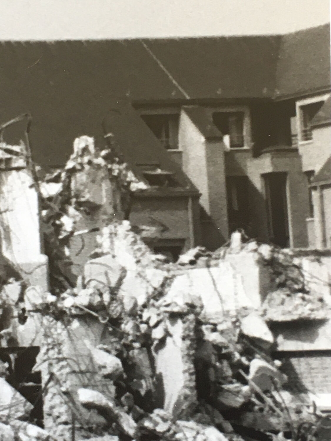 Photo architecture brutalisme années 80