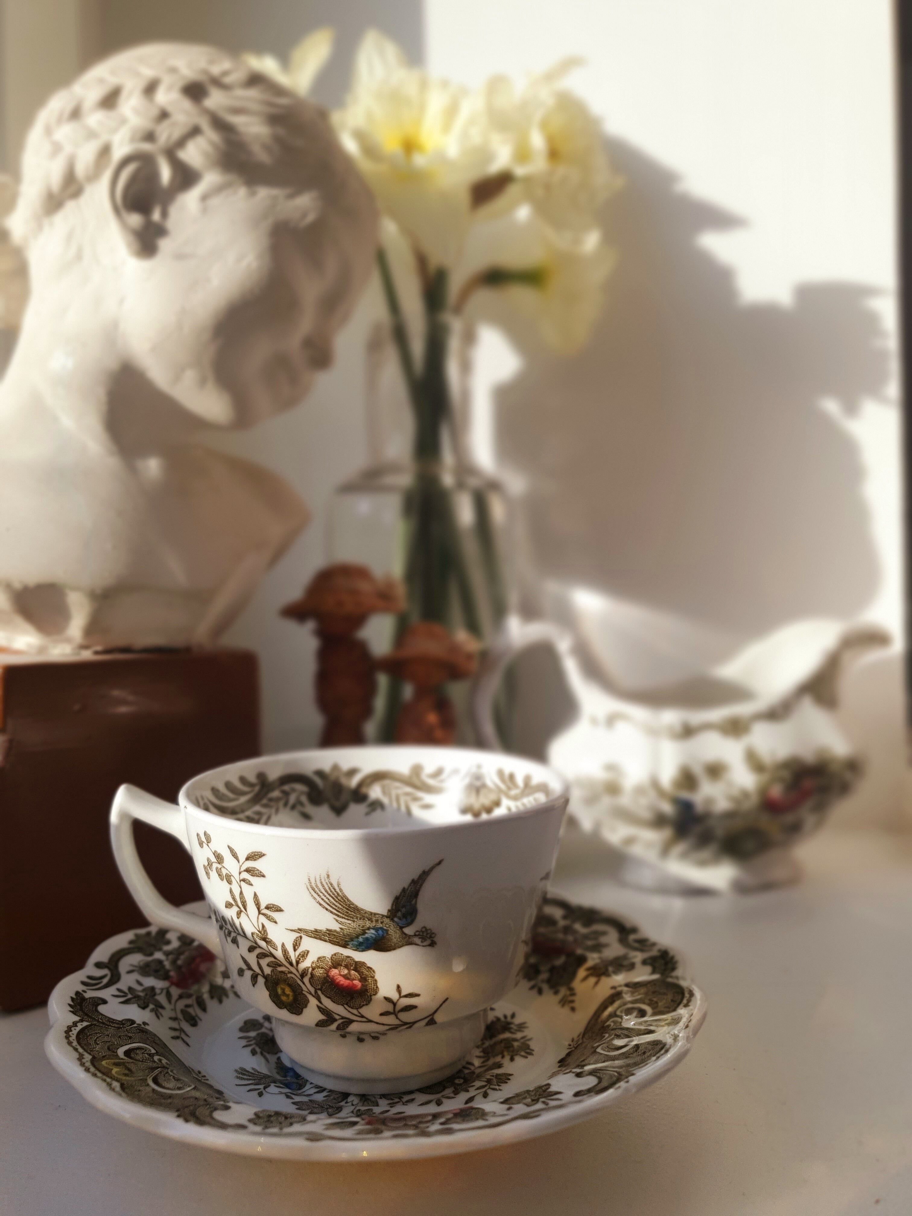 6 tasses porcelaine anglaise et soucoupes
