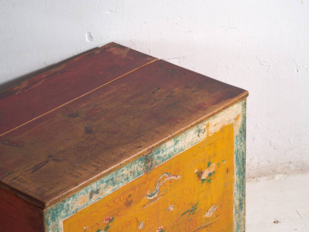 Antique chest painted in pine wood – China, circa 1930