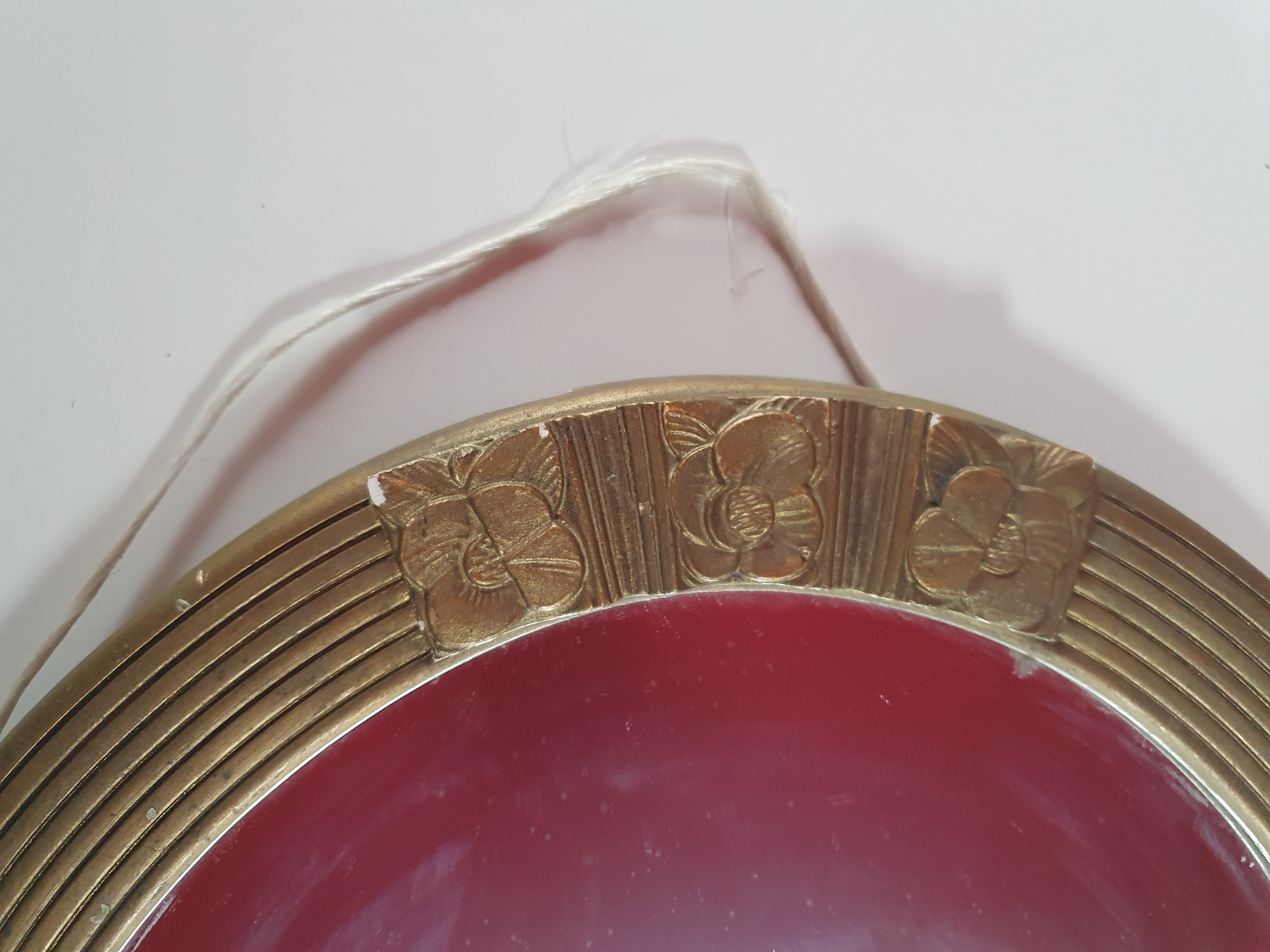 Miroir vintage art deco en platre doré avec detail fleurs,  quelques endroits rebords arriere abimé