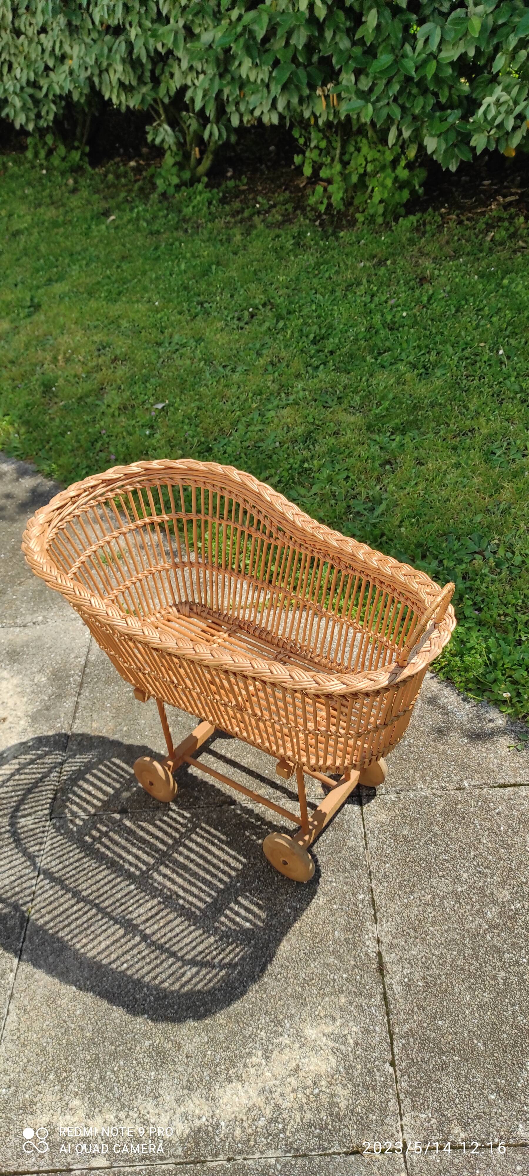 Rattan pram
