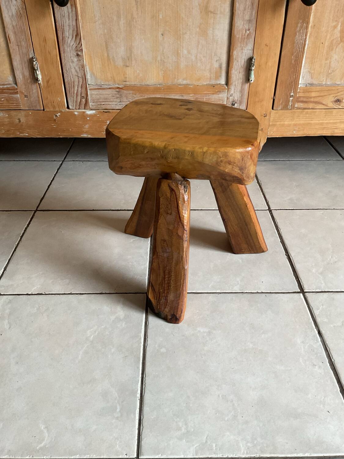 Tabouret tripode brutaliste bois Olivier design 50/60