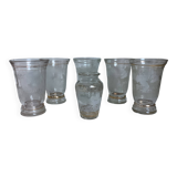Six anciens vases en verre moulé zoomorphe