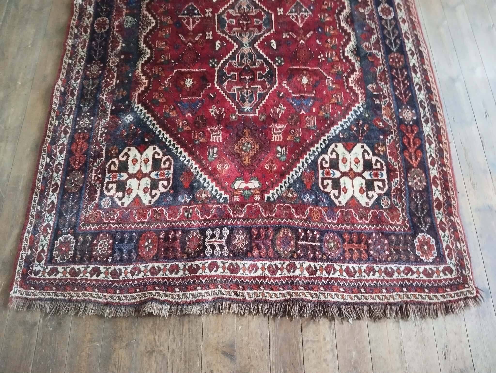 Handmade Persian Shiraz rug 265x173cm