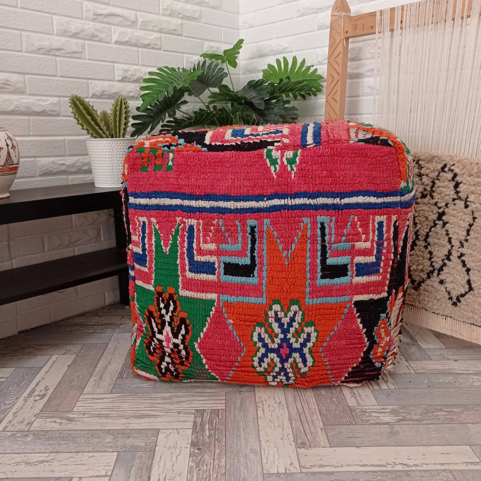 Handmade Berber pouf in wool 60 X 60 X 20 CM
