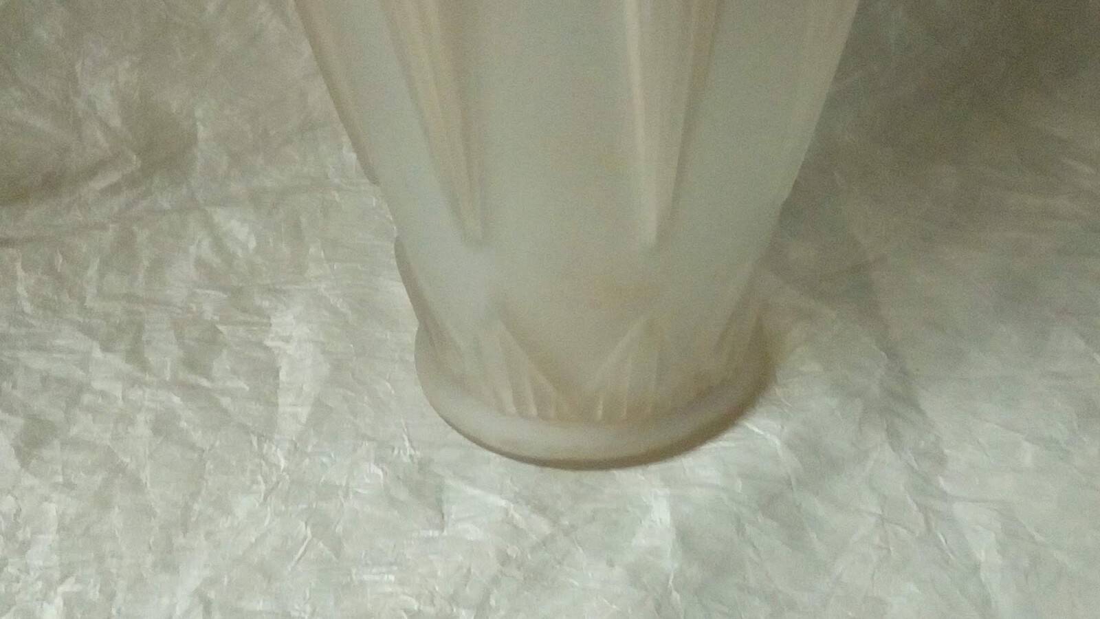 Vase art deco en verre moule pressé signé espaivet annees 1930 art deco