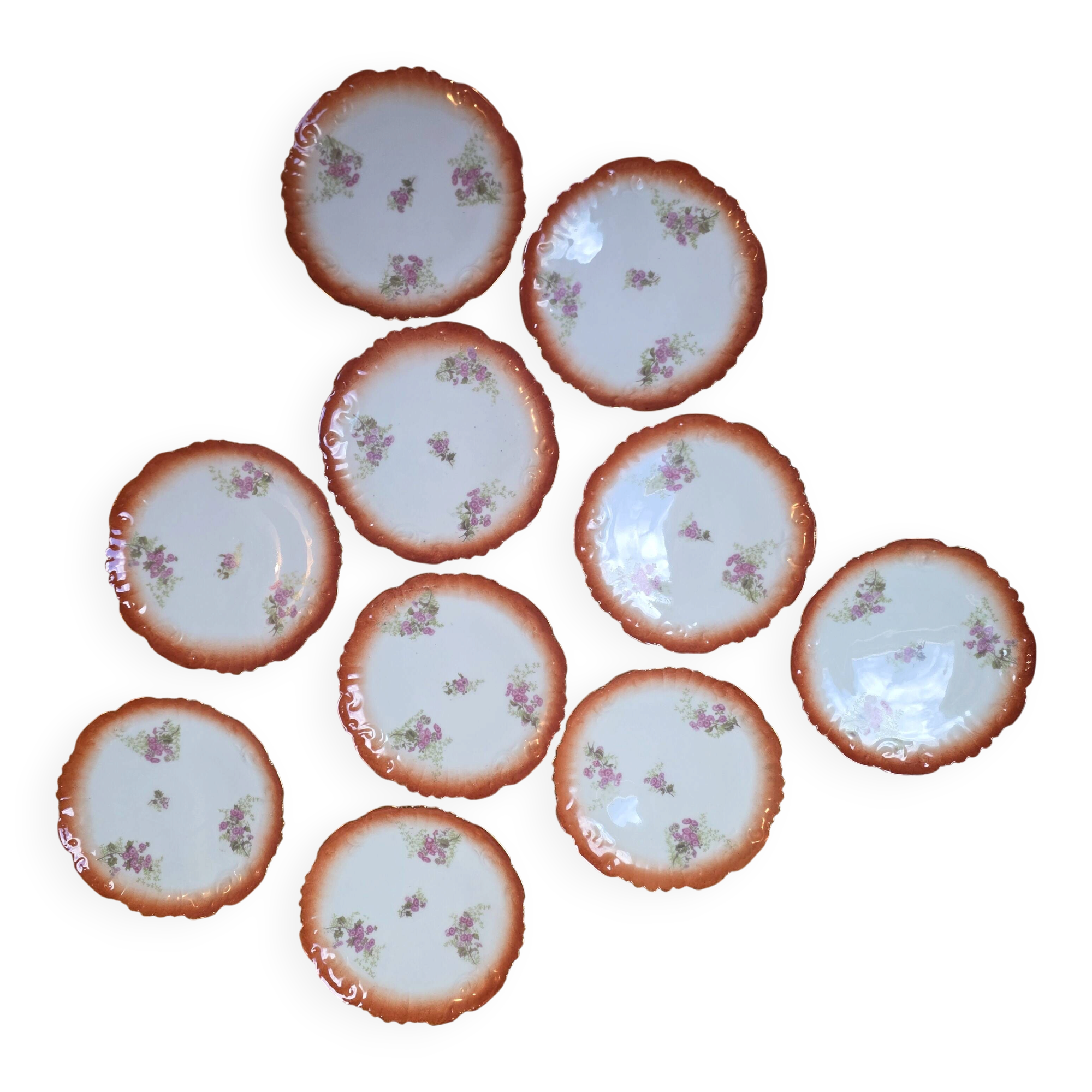 10 scalloped plates in French porcelain