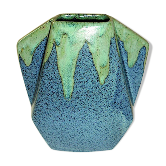 Art-deco vase in flamed sandstone