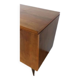 Buffet long moderniste des années 1970.