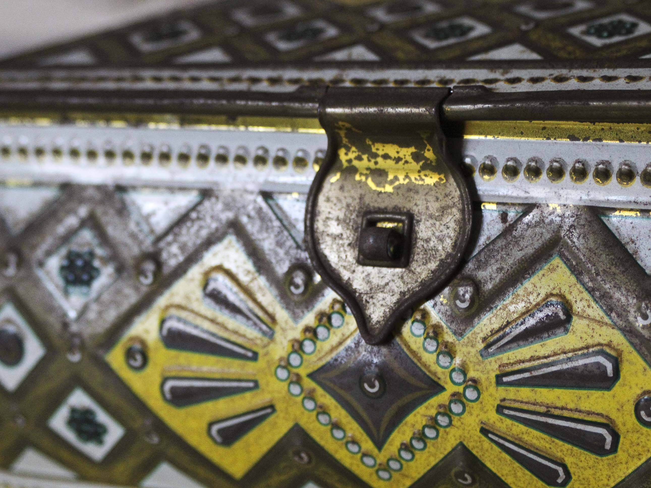 Old Victoria metal biscuit box