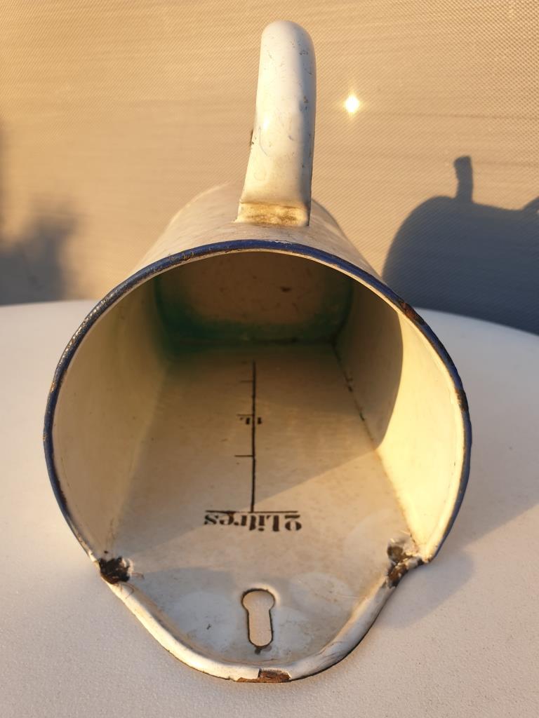 Pot washbasin wall mounted sheet metal enamelled