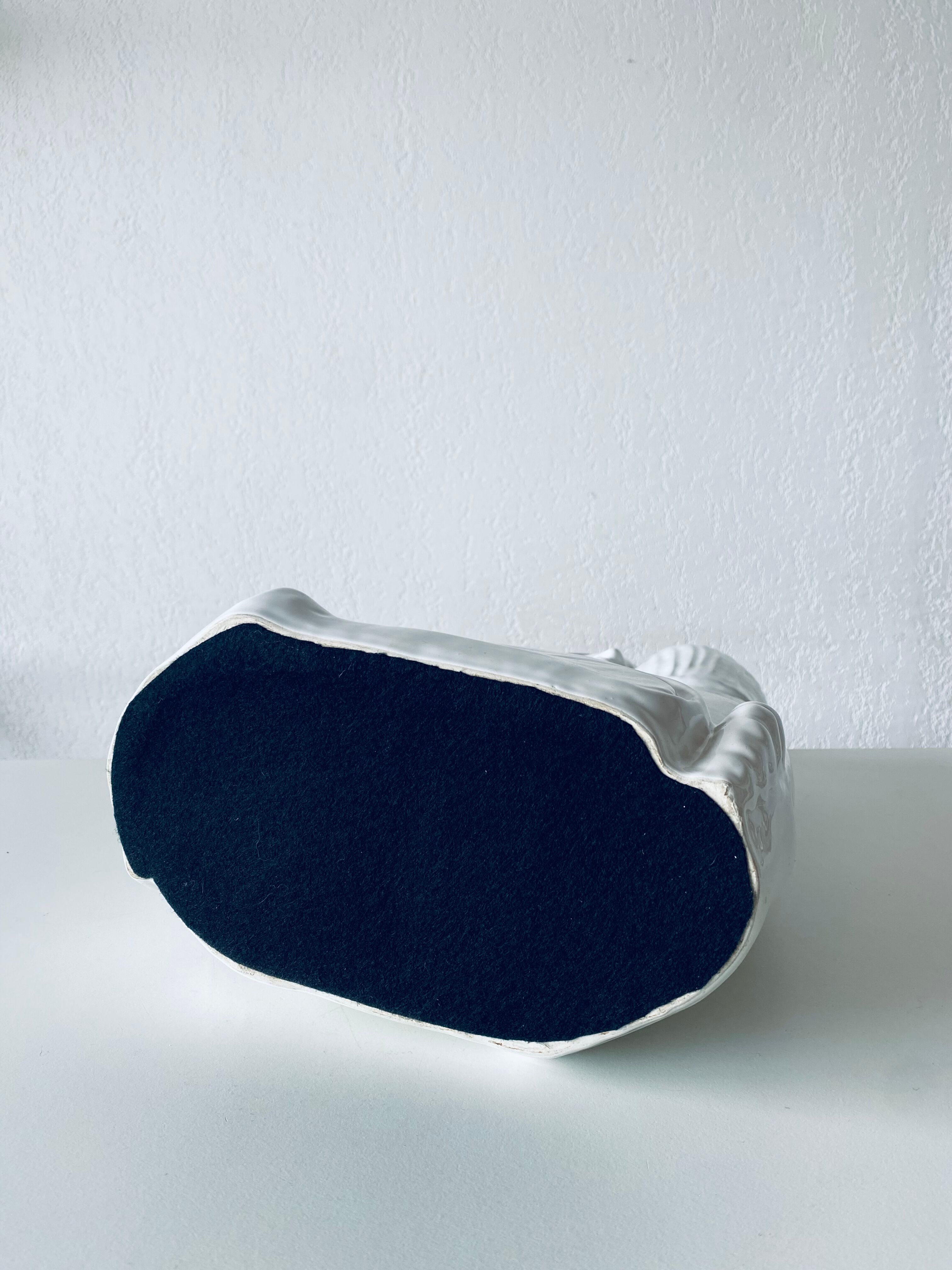 Ceramic entwined couple lamp