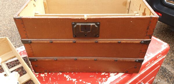 Malle bombé de poupée début XXème