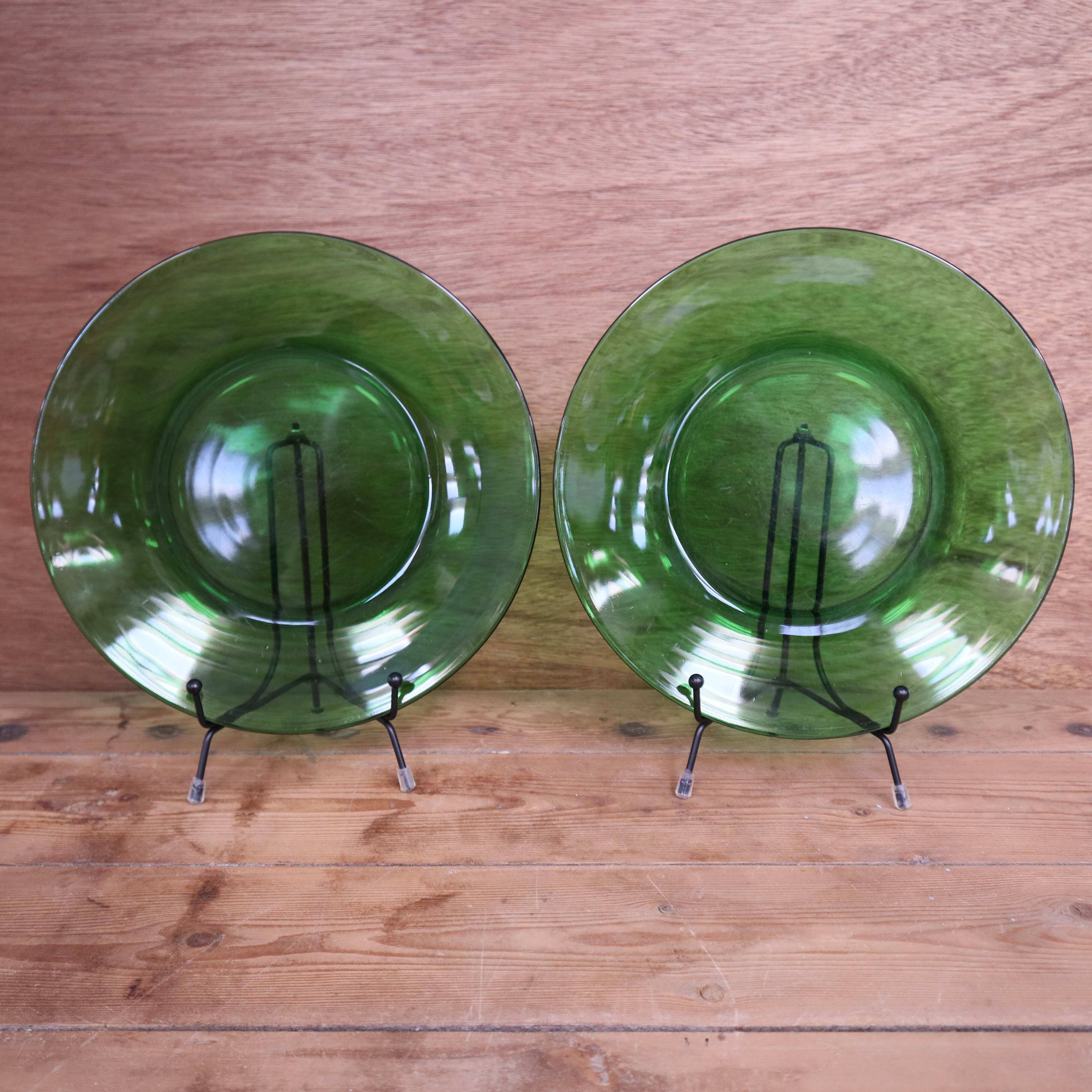 2 vintage green flat plates in tempered glass Vereco France