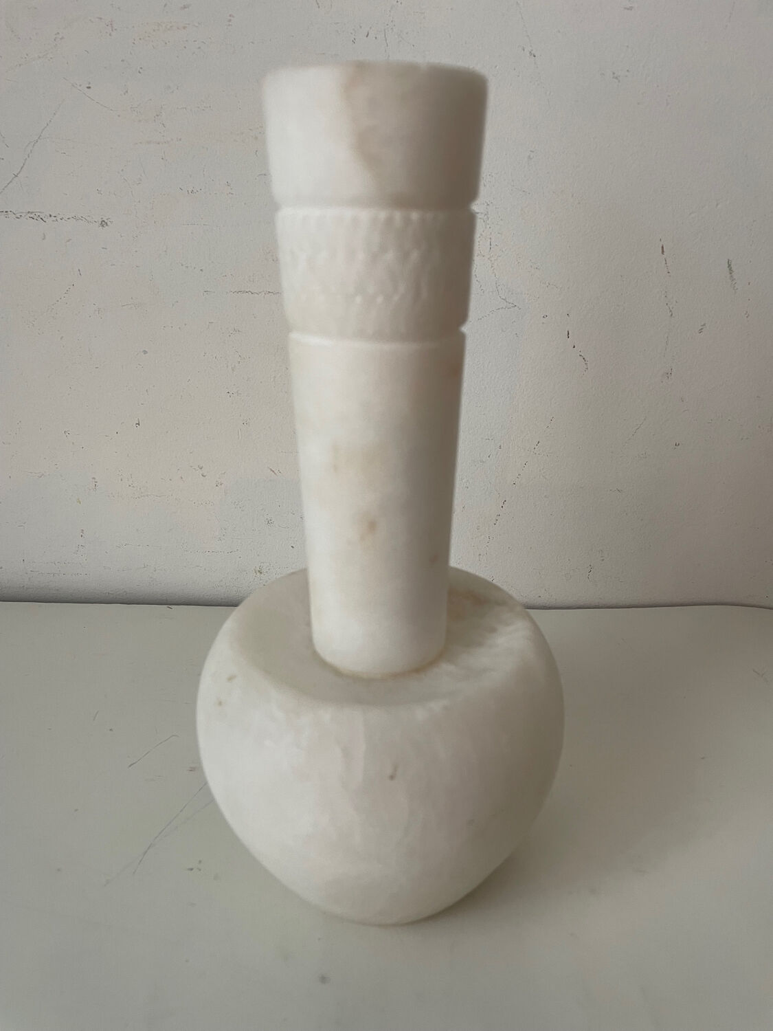 Vase soliflore en albâtre blanc