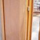 Armoire bibliothèque vitrée vintage en bois