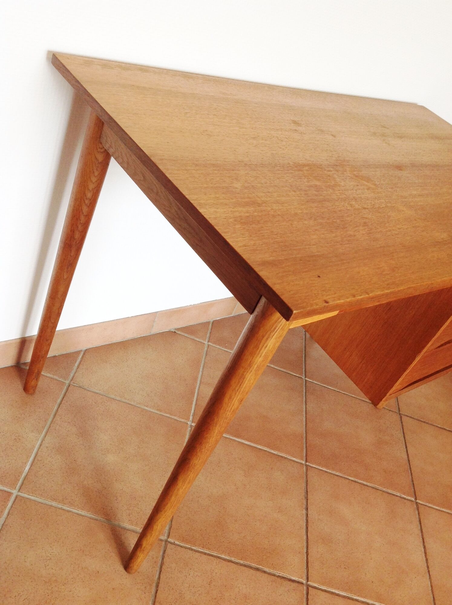 Scandinavian-style verni chene desk / vintage 60s
