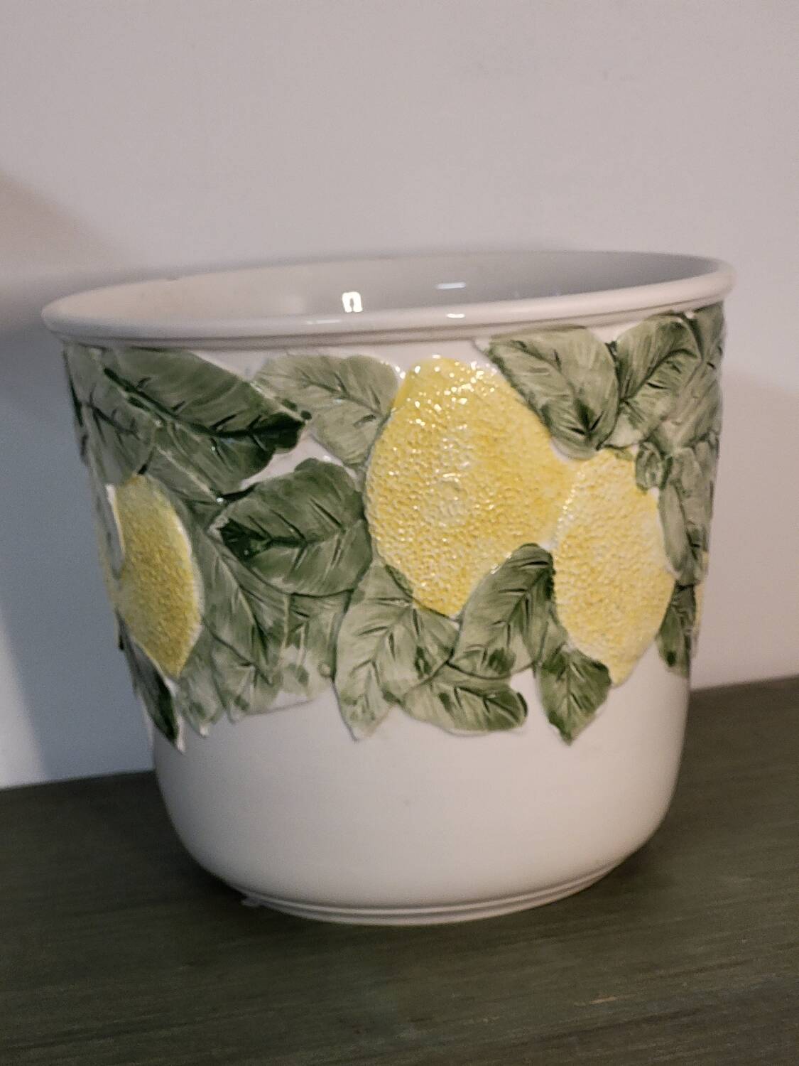 Lemon plant pot
