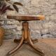 Tabouret canné pivotant
