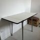 Table extensible en Formica blanche