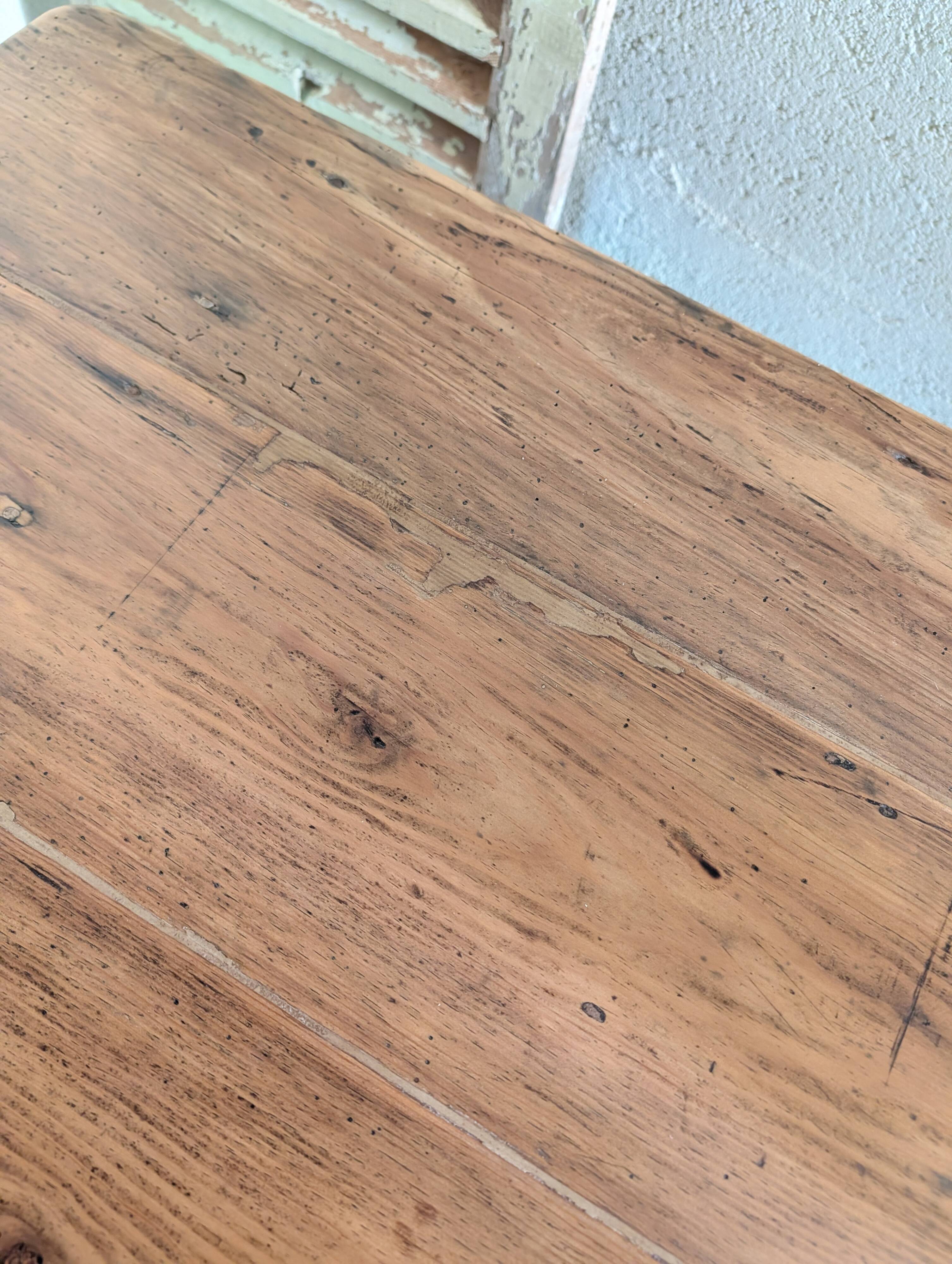 Ancienne table de ferme rénovée