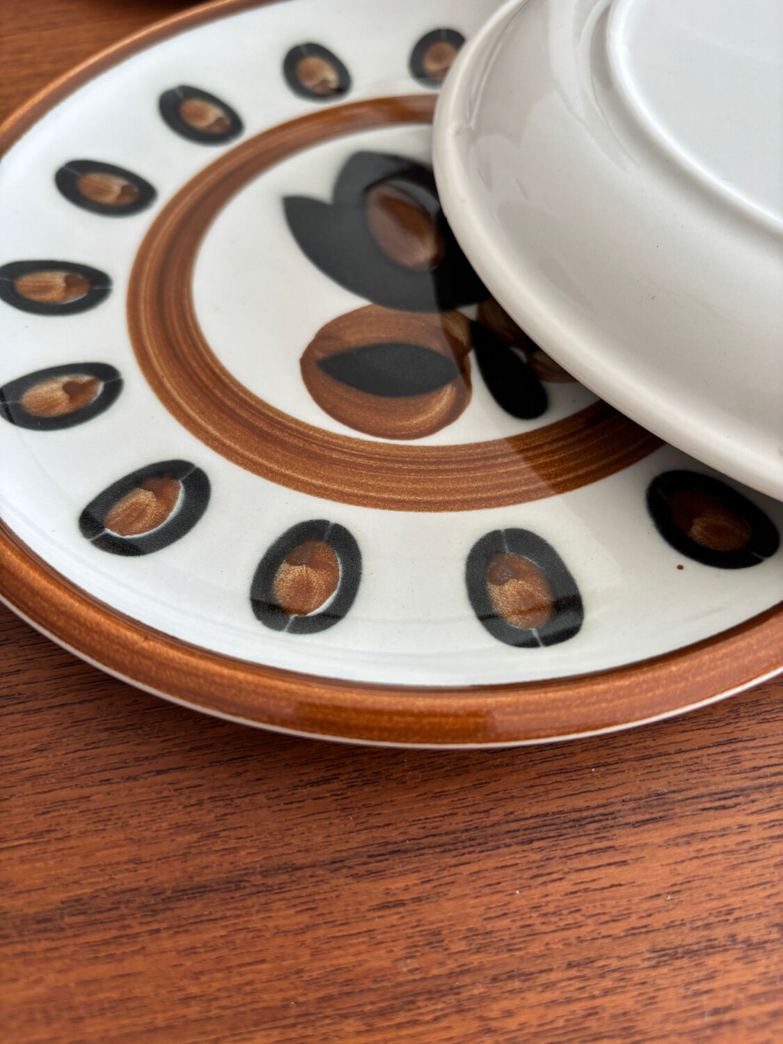 Set of 6 vintage 1970 Boch La Louvière dessert plates, kimono design.