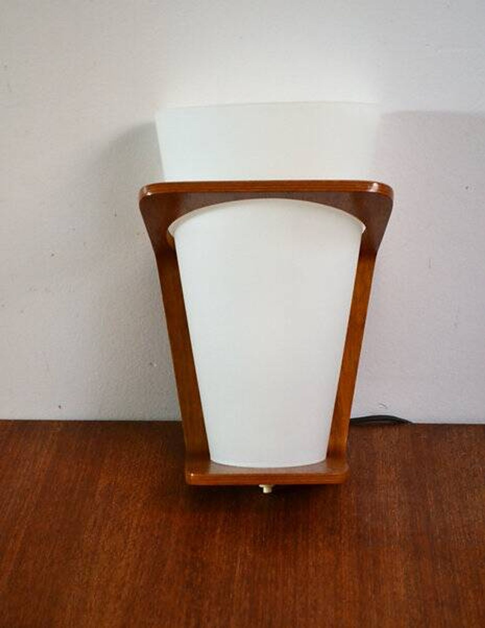 Applique murale Louis Kalff NX 41 opaline teck