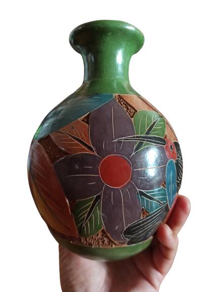 Ceramic vase – Traditional craftsmanship of Costa Rica