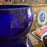 Vase en verre soufflé bleu