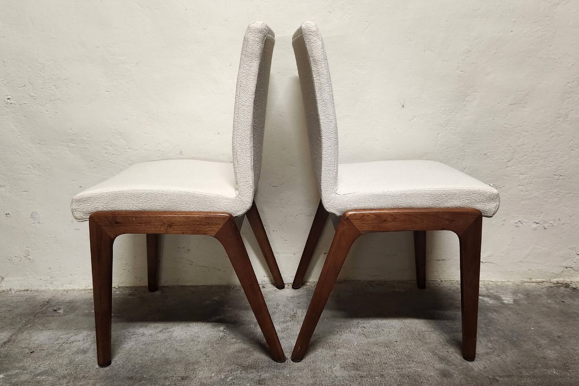 Paire de chaises scandinaves restaurées années 70