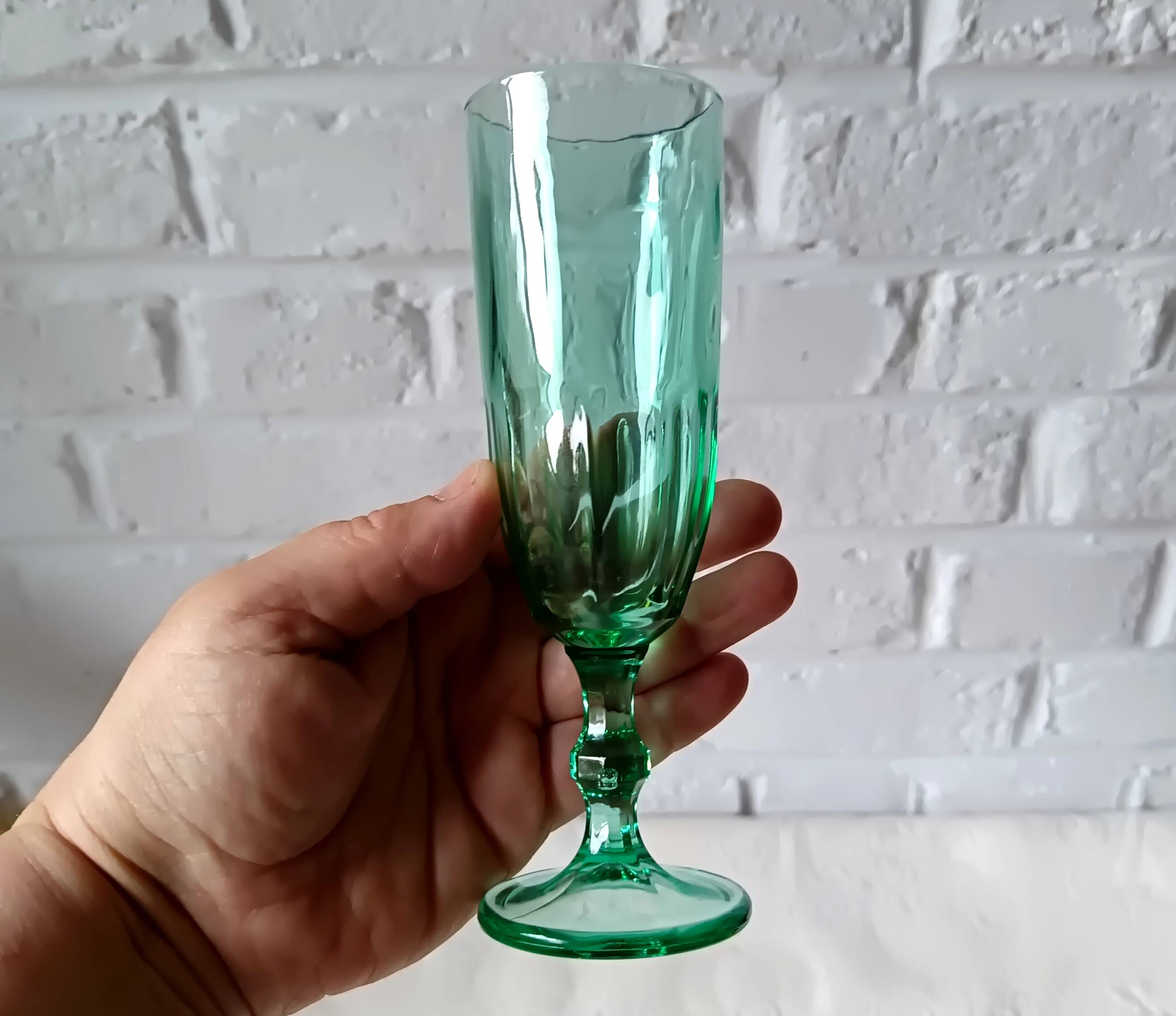 8 vintage emerald green glass champagne flutes