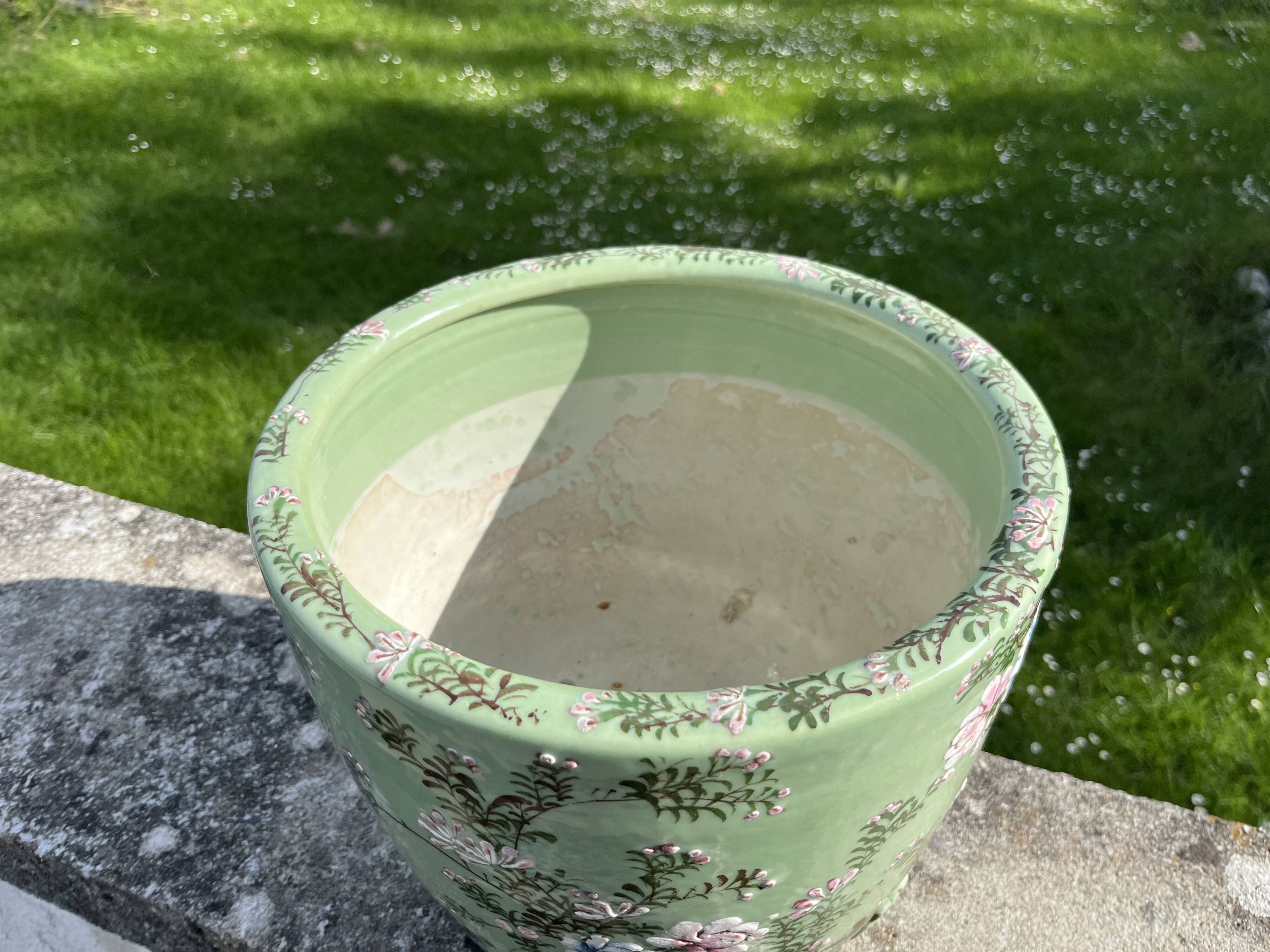 Celadon ceramic cache-pot with floral Japanese-style decoration and fine leaf feet X