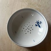Fruit strainer in earthenware, Pornic, lily flower design.