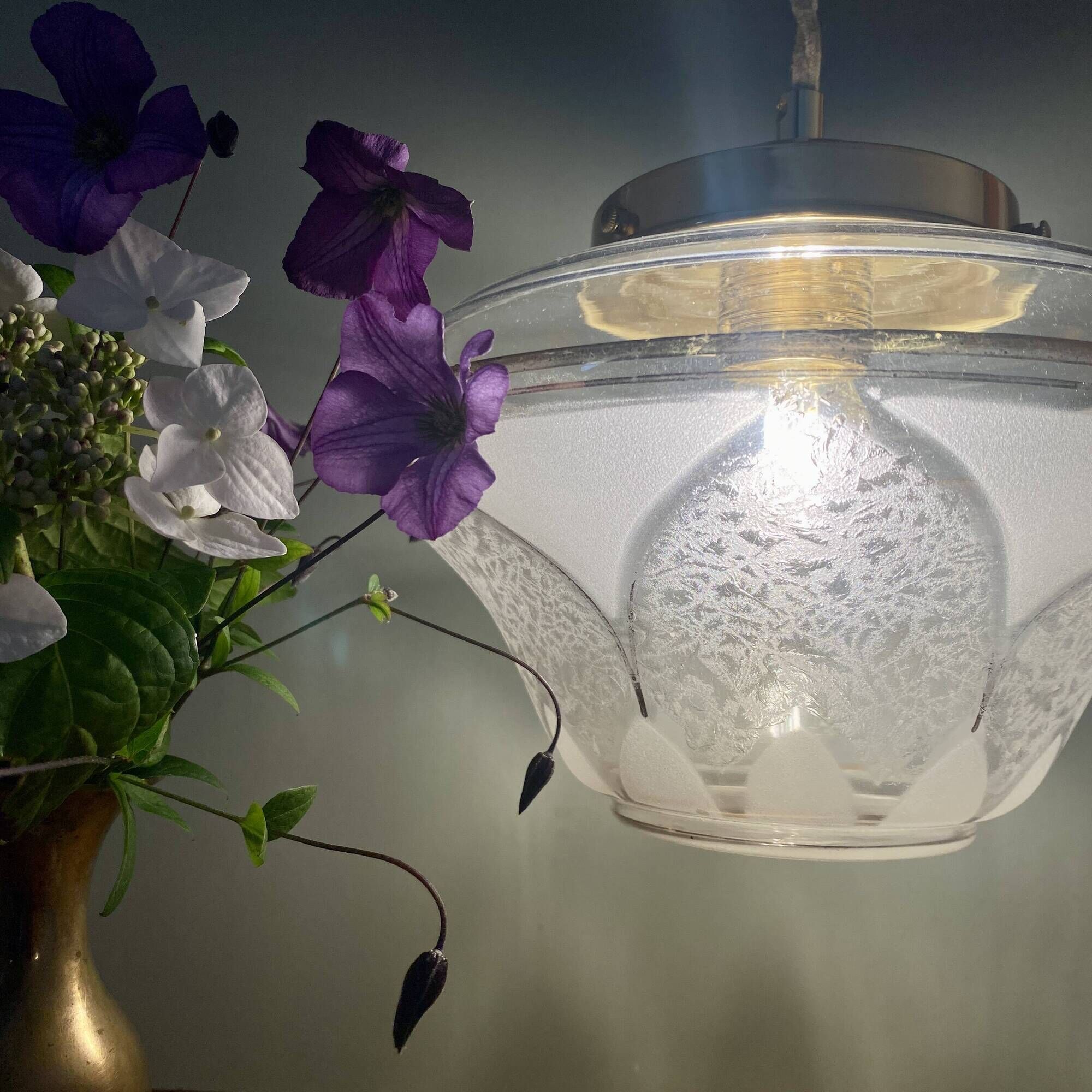 Vintage art deco globe pendant light in white and gold frosted glass