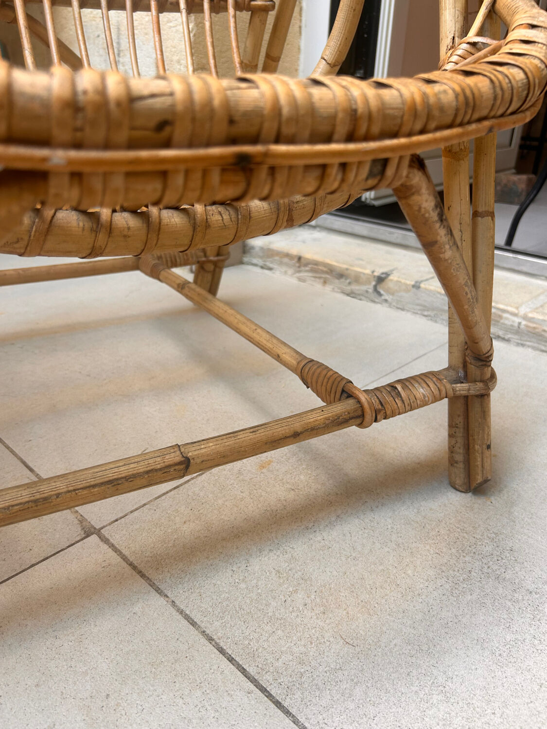 Fauteuil corbeille en rotin années 60