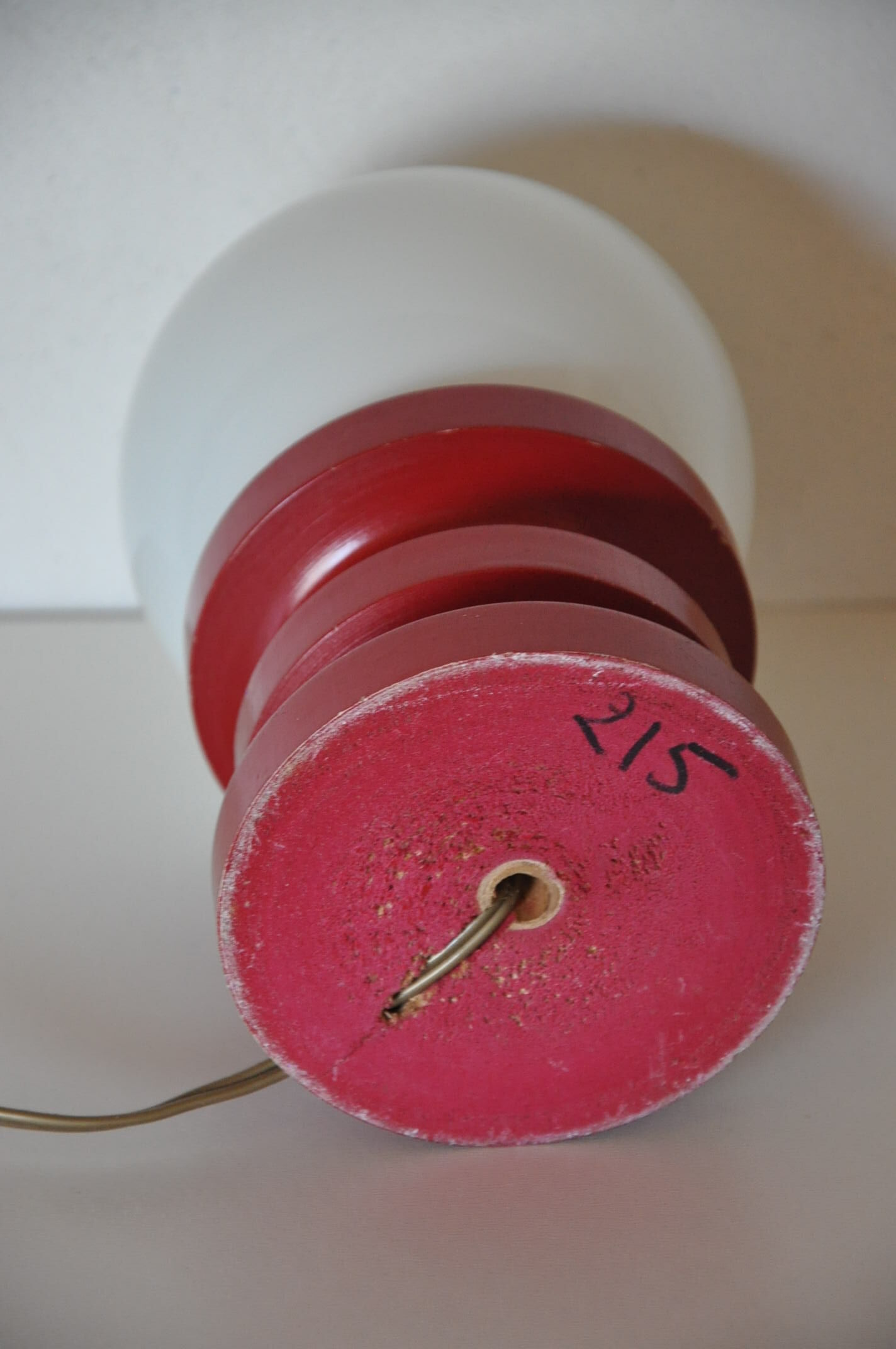 Lampe bois laqué et opaline vintage